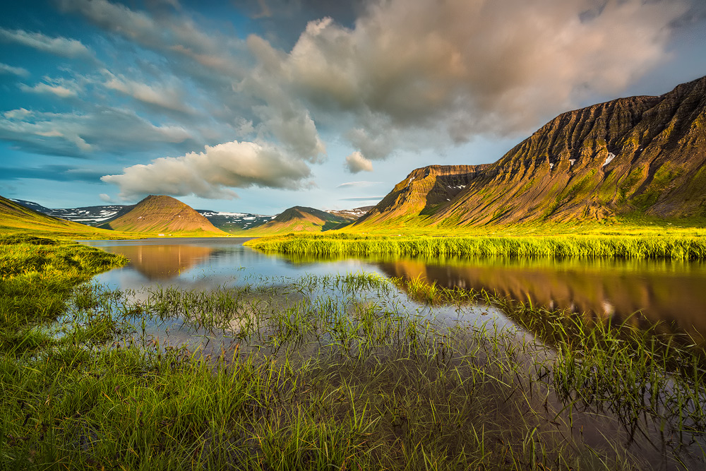 ฟยอร์ดทางตะวันตกแสดงให้เห็นถึงสถานที่ที่ดีที่สุดในประเทศไอซ์แลนด์.