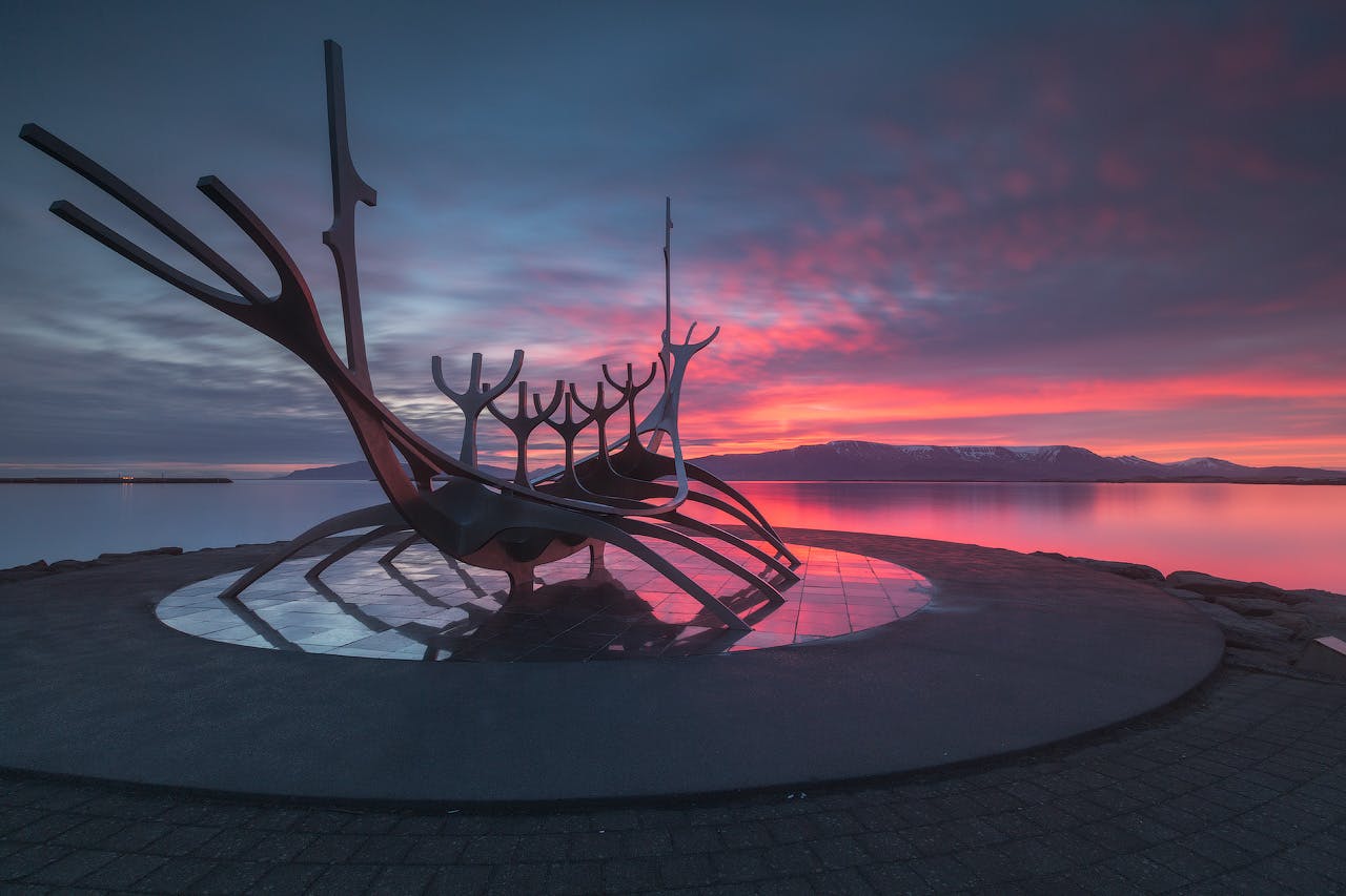 Die Skulptur Sun Voyager in der Innenstadt von Reykjavík muss man besuchen, wenn man die Zeit hat.