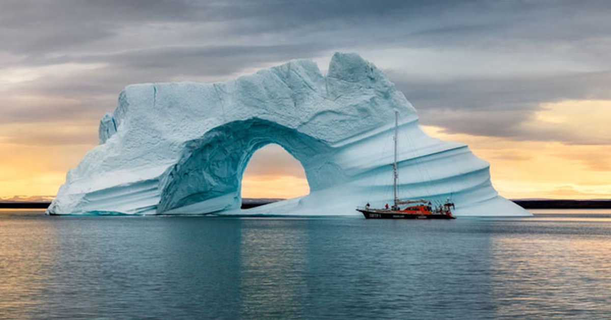 Экспедиция исландия. Ледяной каньон Гренландия. Скорсби Фьорд. Ледяная арка в Гренландии. Айсберги Гренландии.