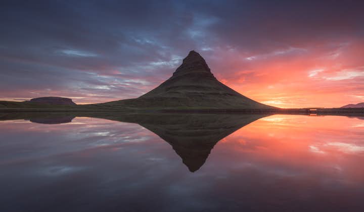 Kirkjufell, la montagne la plus photographiée d'Islande, se trouve sur la péninsule de Snæfellsnes.