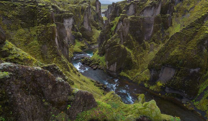 冰岛南部的Fjaðrargljufur峡谷。