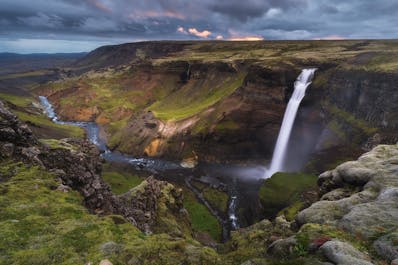 Háifoss est la deuxième chute d'eau la plus haute d'Islande.