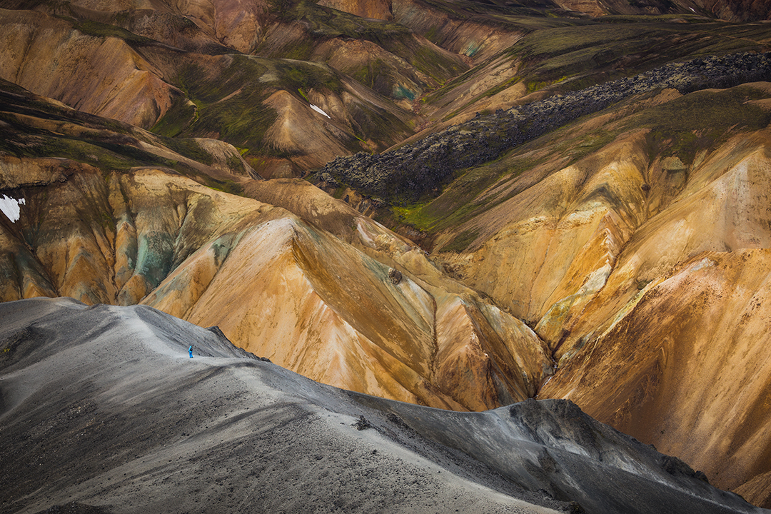 Los impresionantes contrastes de colores en las Tierras Altas te dejarán fascinado.