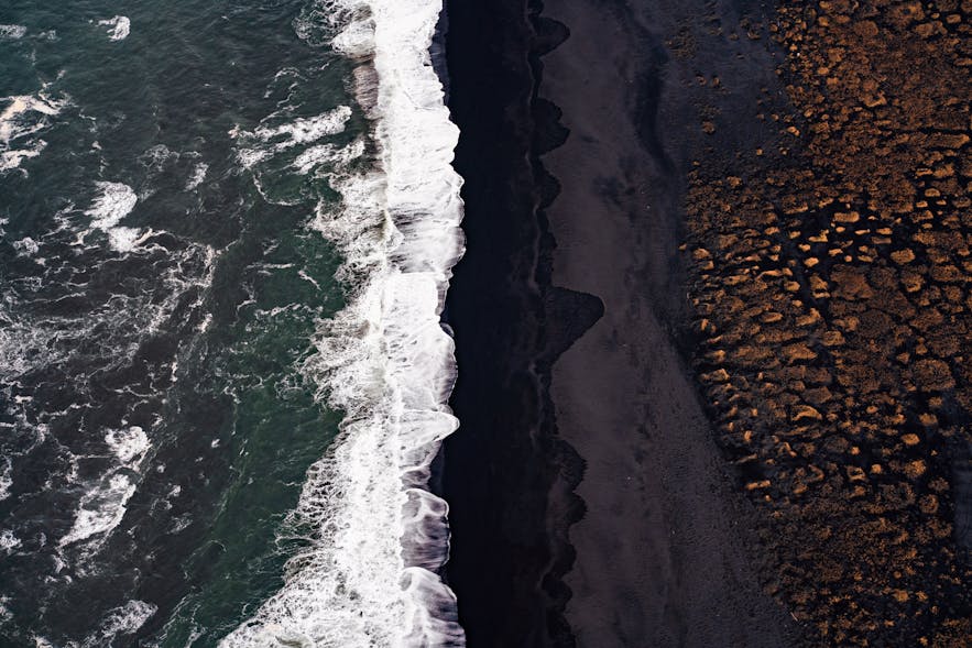 Icelandic beach - Photo by Albert Dros
