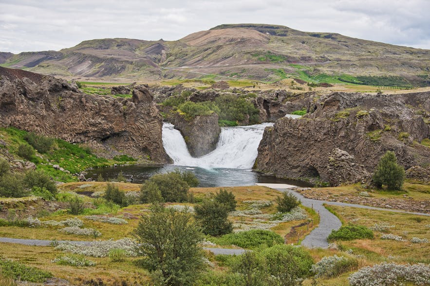 Hjálparfoss (waterfall og help) is a beutiful fall in Þjórsárdalur