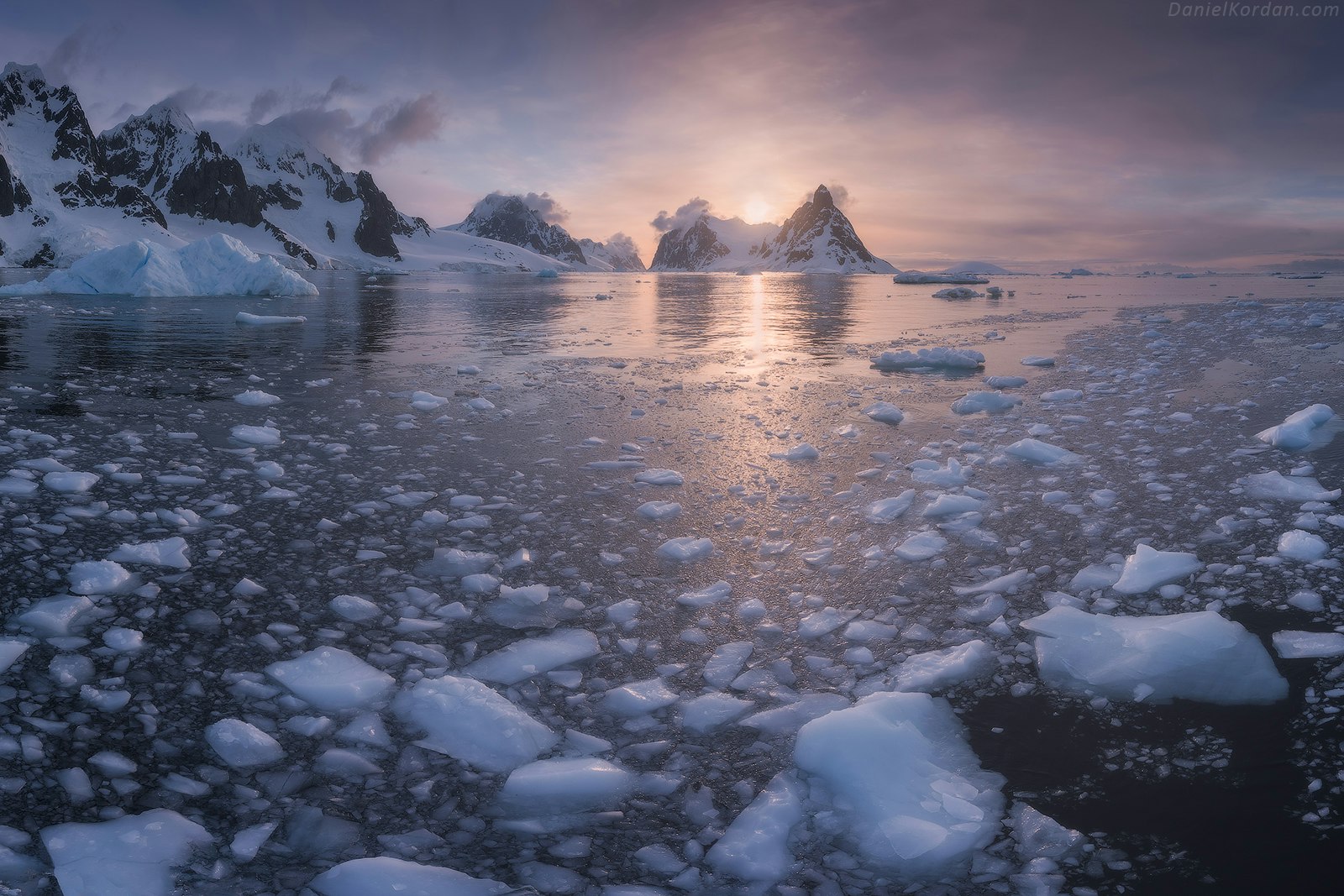 Antarctica Photography Expedition 2021 & 2022 with Daniel...