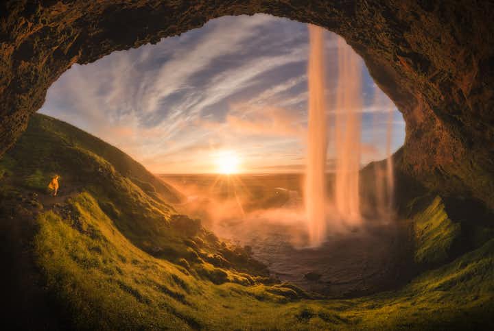 Complete Travel Photography Guide to Seljalandsfoss Waterfall