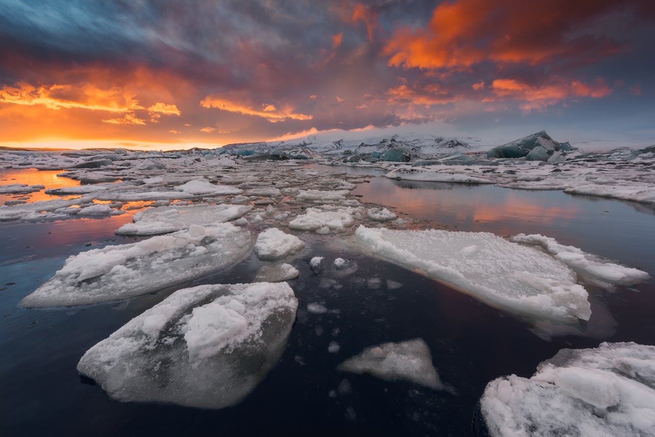 氷の洞窟とオーロラを撮影する冬のアイスランドの写真ワークショップ10日間 Iceland Photo Tours