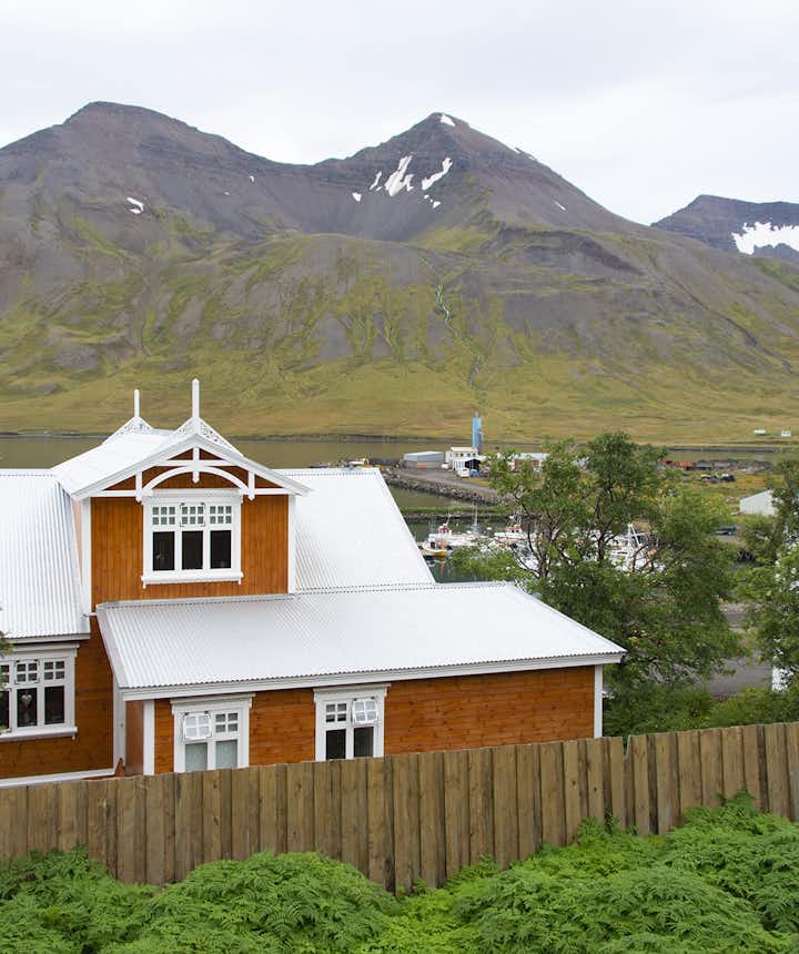The old houses and the fjord are of interest to photographers
