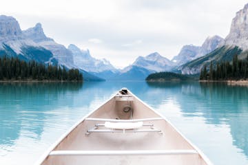 Christian-Schaffer-Photography-Jasper-Spirit-Island-Canoe.jpg
