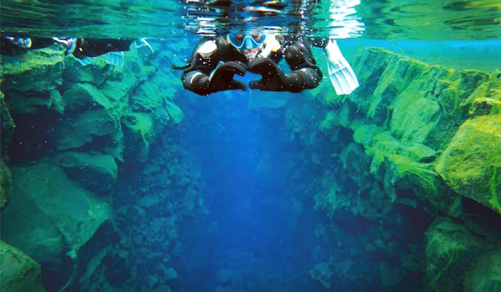 Snorkel between Continents in Silfra | Free Underwater Photos