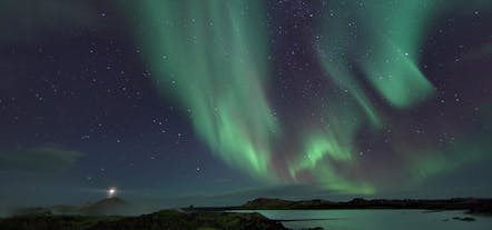 The aurora borealis paints the night sky in brilliant splashes of green.