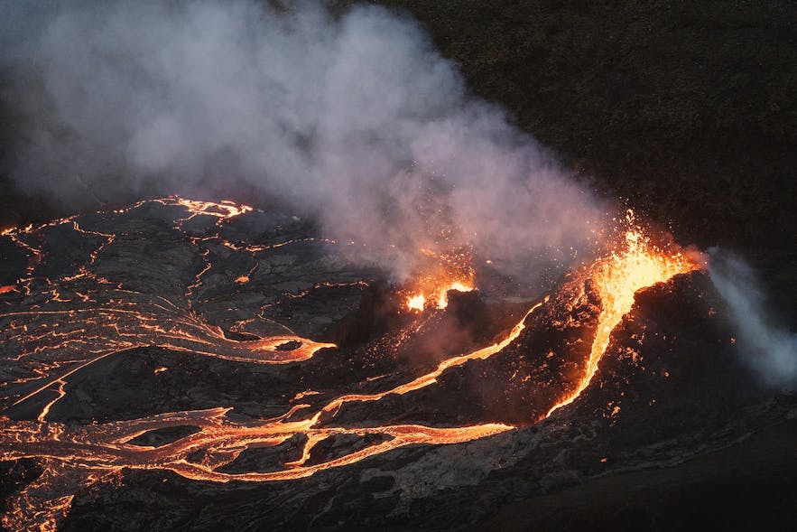 The Geldingadalur eruption is effusive and slow-moving.
